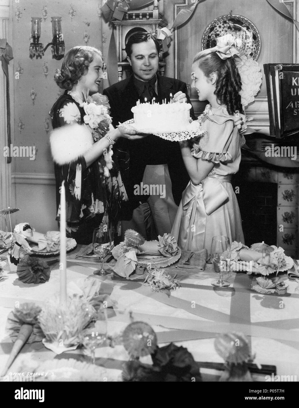 Titre original : STELLA DALLAS. Titre en anglais : STELLA DALLAS. KING VIDOR, Réalisateur :. Année : 1937. Stars : King Vidor ; Anne Shirley ; Barbara Stanwyck. Credit : United Artists / Album Banque D'Images