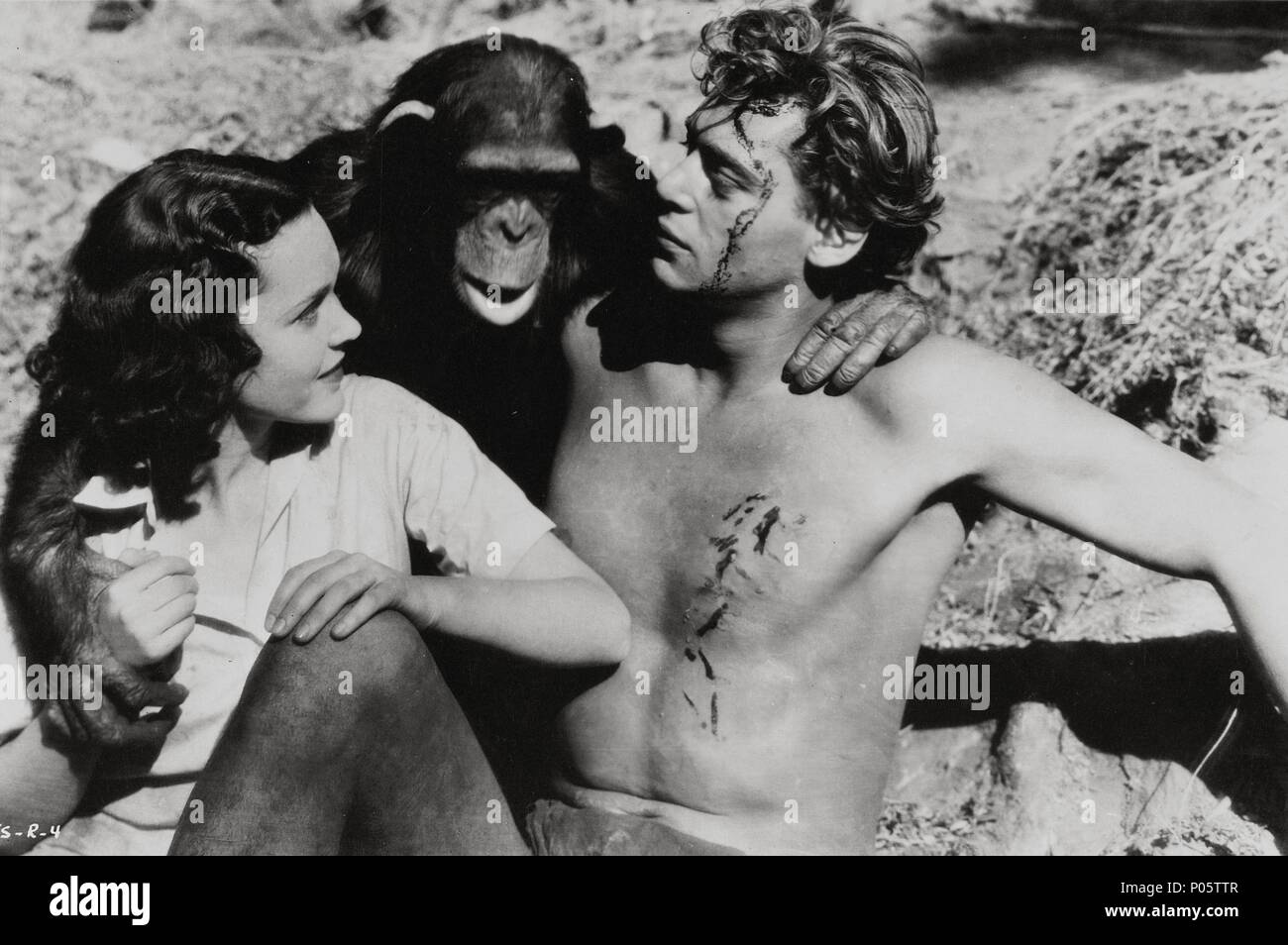 Titre original : Tarzan, l'homme singe. Titre en anglais : Tarzan, l'homme singe. Directeur de film : W.S. Van Dyke. Année : 1932. Stars : MAUREEN O'SULLIVAN, Johnny Weissmuller ; CHITA [CHEETAH]. Credit : M.G.M / Album Banque D'Images