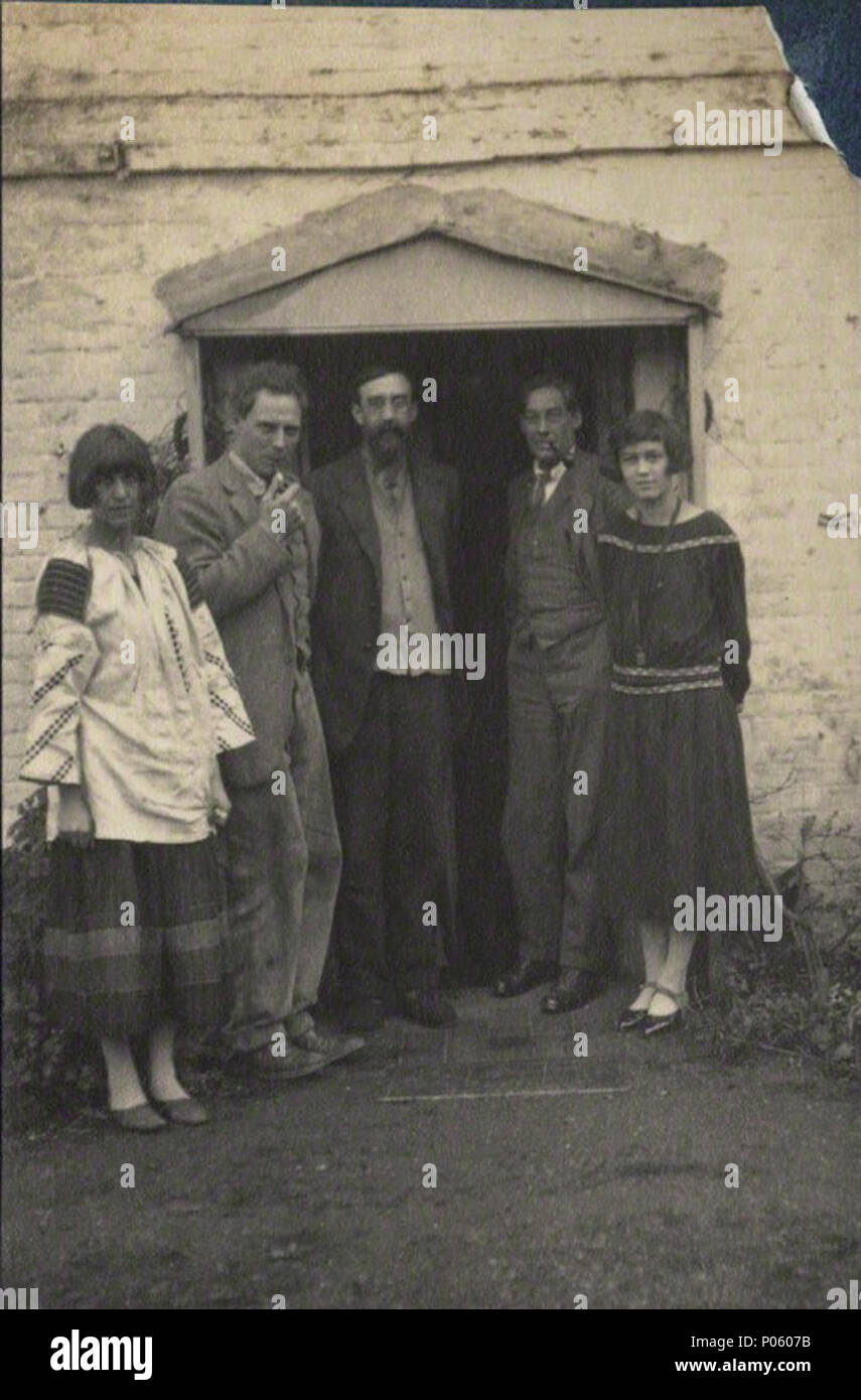 NPG AX141540 ; Dora Carrington, Ralph Partridge et Lytton Strachey ; Oliver Strachey ; Frances Catherine Partridge (nÈe Marshall) par Lady Ottoline Morrell, snapshot vintage print, 1923 Dora Carrington 27 ; Ralph Partridge ; Lytton Strachey ; Oliver Strachey ; Frances Partridge (née Catherine Marshall), 1923 Banque D'Images