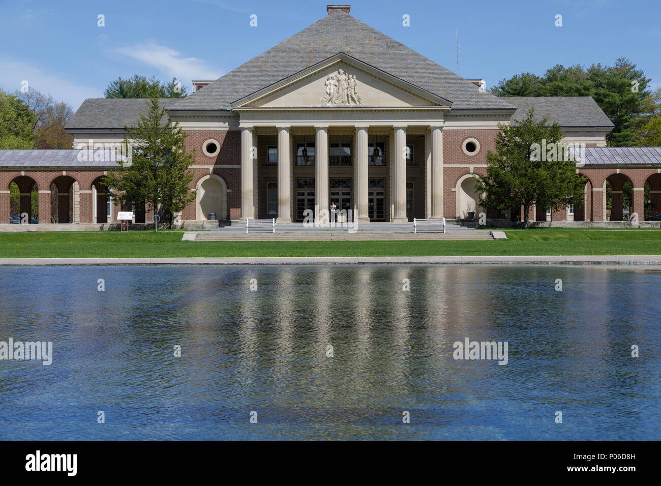 Saratoga Springs, New York : Reflecting Pool, Hall de ressorts, Saratoga Spa State Park. Banque D'Images