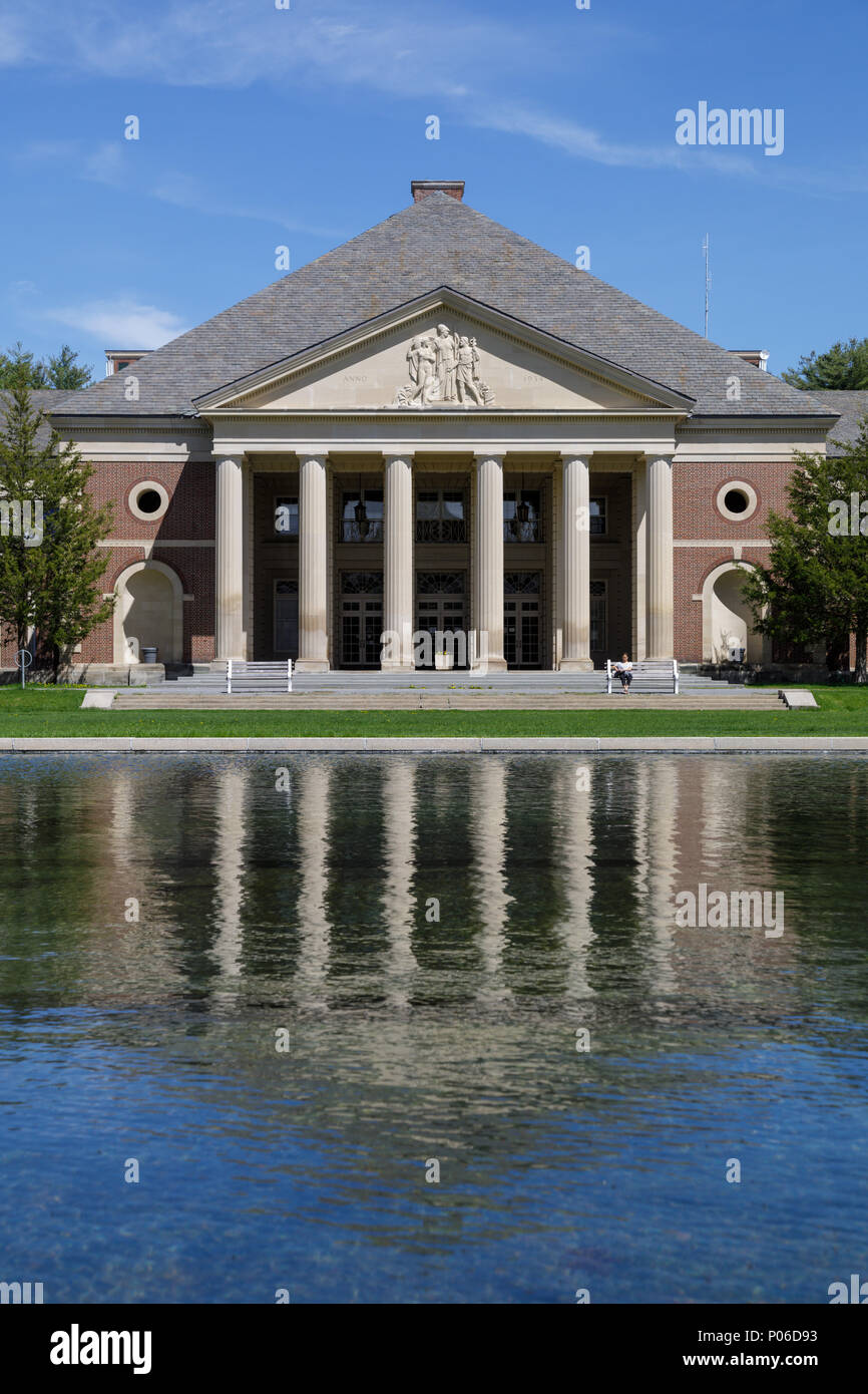 Saratoga Springs, New York : Reflecting Pool, Hall de ressorts, Saratoga Spa State Park. Banque D'Images