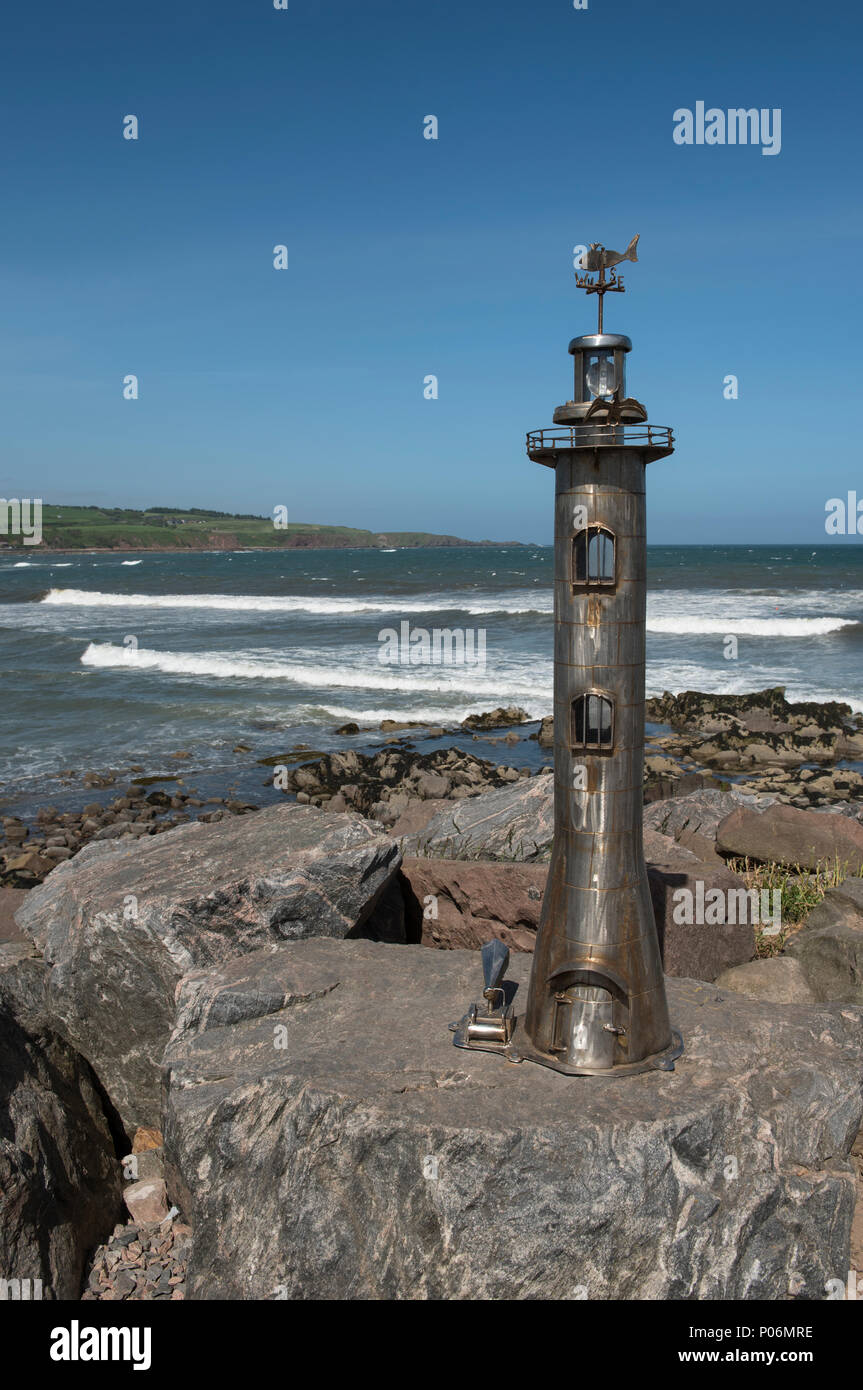 Stonehaven Bay Boardwalk possède plusieurs sculptures intéressantes, le phare de la sculpture, Stonehaven, Aberdeenshire, en Écosse. Banque D'Images