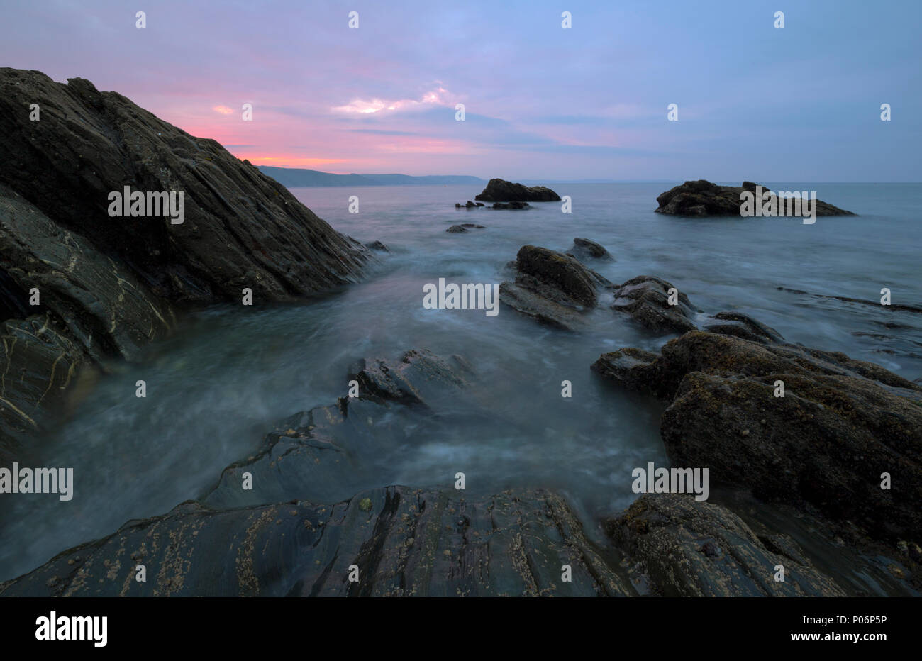 Aube lumière sur Looe prises à partir de la région de West Looe Cornwall Hannafore Banque D'Images