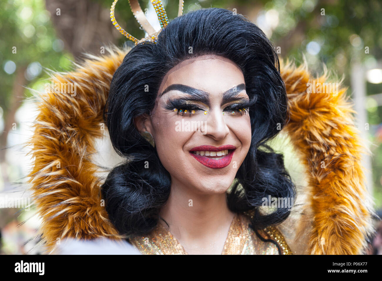 Tel Aviv, Israël. Jun 8, 2018. Sous le soleil de plomb, 250000 personnes ont assisté à la 20e conférence annuelle de Tel Aviv Gay Pride Parade. L'événement est le plus grand de son genre au Moyen-Orient, et des dizaines de milliers de touristes internationaux s'est joint aux festivités, battant en Israël en particulier de prendre part au défilé. Credit : galit seligmann/Alamy Live News Banque D'Images