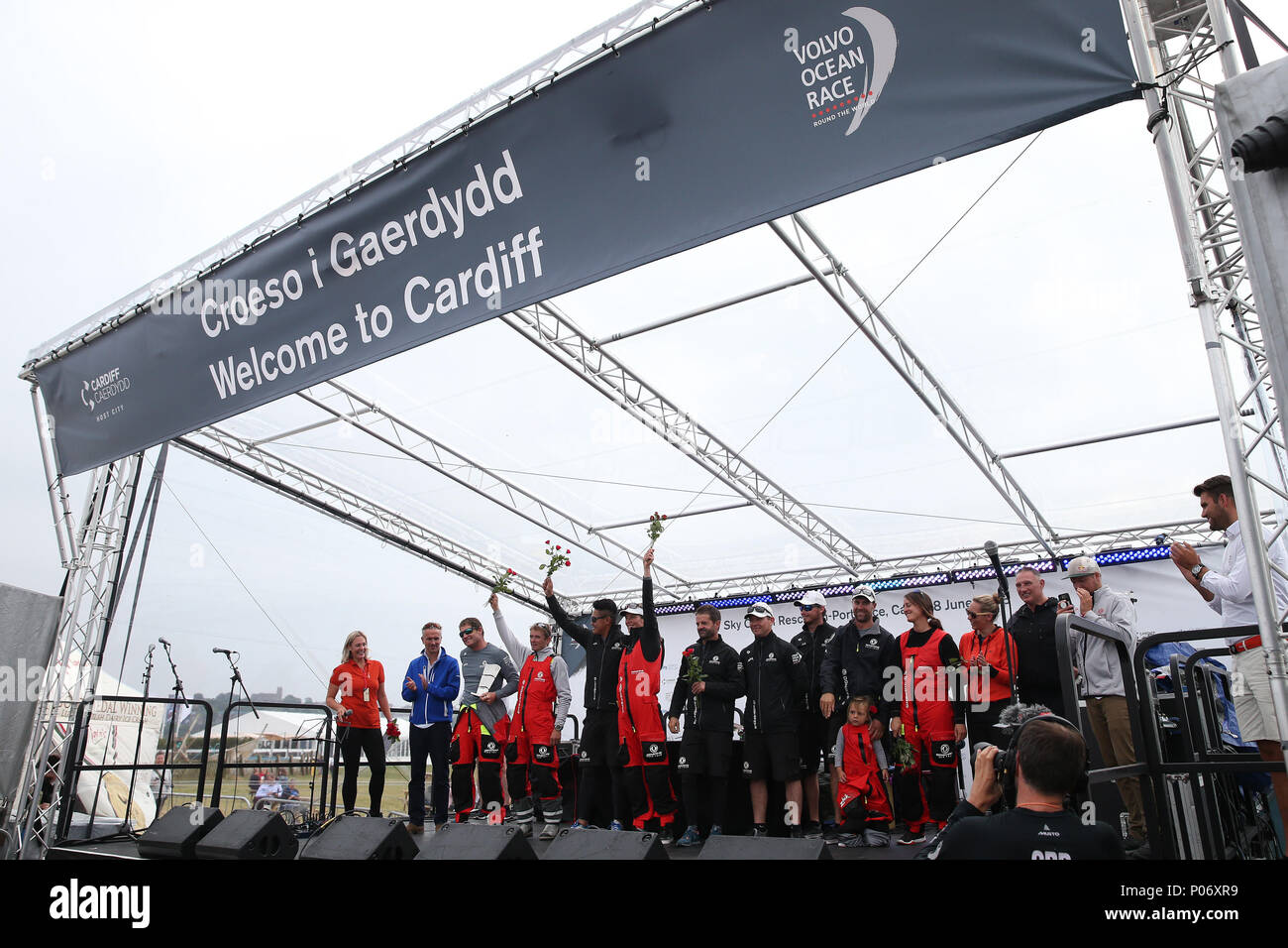 Cardiff, Royaume-Uni, 8 juin 2018. L'équipage de l'équipe de course Donfeng célèbrent leur 1e place dans la course au port. Volvo Ocean Race 2018 , Sky Ocean Rescue in-port race , jambe10 Cardiff à Goteborg . La baie de Cardiff vendredi 8 juin 2018. Photos par Andrew Verger/Alamy Live News Banque D'Images