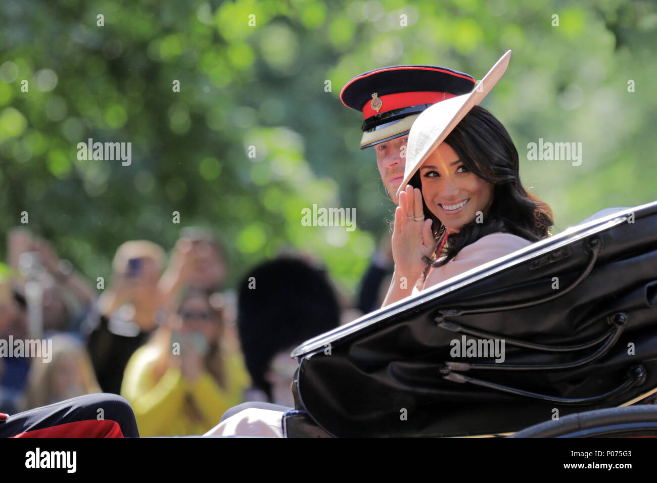 Londres, Royaume-Uni, le 9 juin 2018. Meghan, duchesse de Sussex, assiste à sa première Parade du Queens Parade Anniversaire Couleur, assis aux côtés de son mari, Son Altesse Royale le prince Harry, duc de Sussex Crédit : Amanda rose/Alamy Live News Banque D'Images