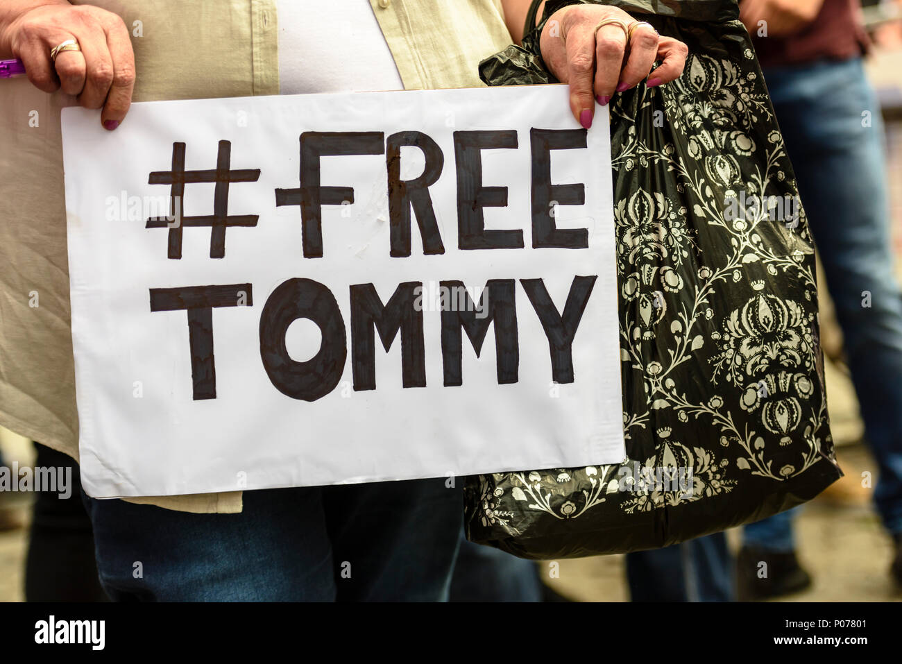 Belfast, Irlande, Northenrn 09/06/2018 - syndicalistes tenir un rassemblement à l'appui de la Grande-Bretagne, premier membre Tommy Robinson qui a été emprisonné en mai 2018 pour 13 mois pour outrage au tribunal par affichage direct sur Facebook lors de l'interdit de le faire. Banque D'Images