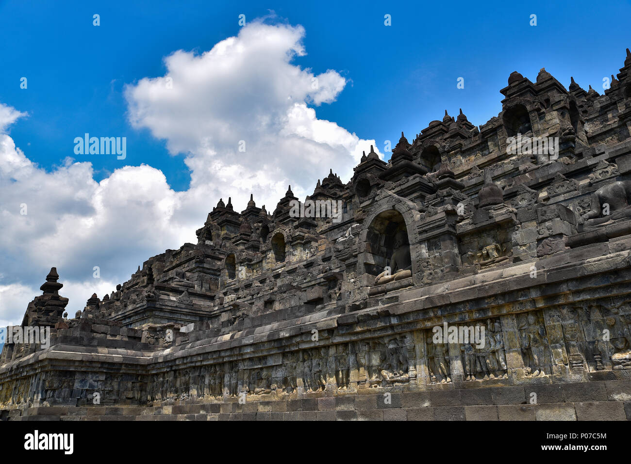 Borobudur, le plus grand temple bouddhiste au monde à Java, Indonésie Banque D'Images