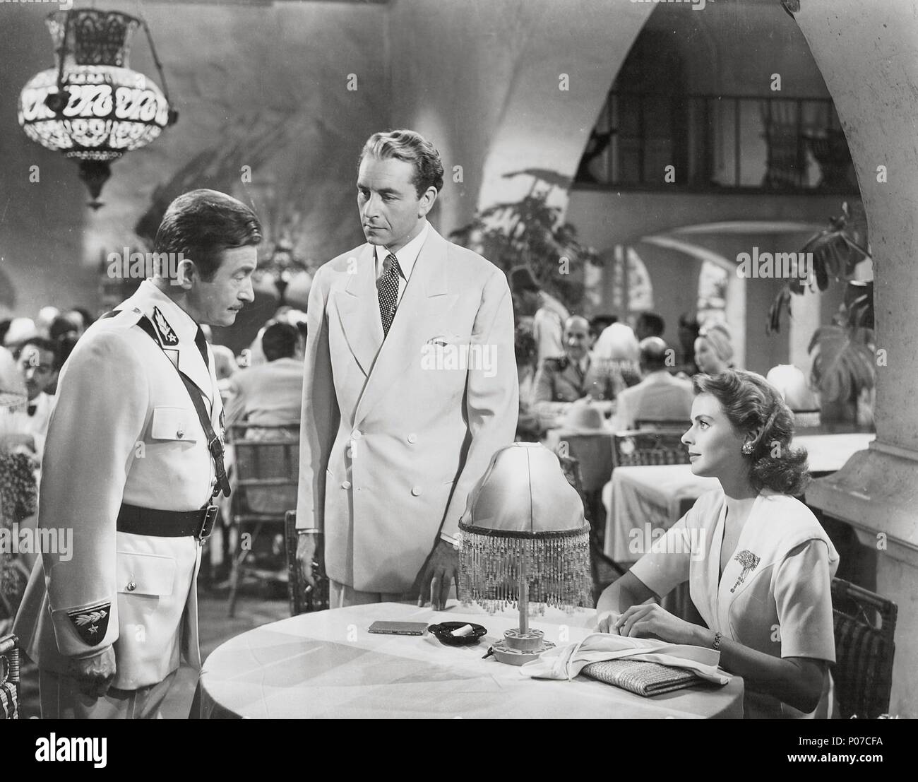 Titre original : CASABLANCA. Titre en anglais : CASABLANCA. Film Réalisateur : Michael Curtiz. Année : 1942. Stars : CLAUDE RAINS, Ingrid Bergman, PAUL HENREID. Credit : Warner Brothers / Album Banque D'Images