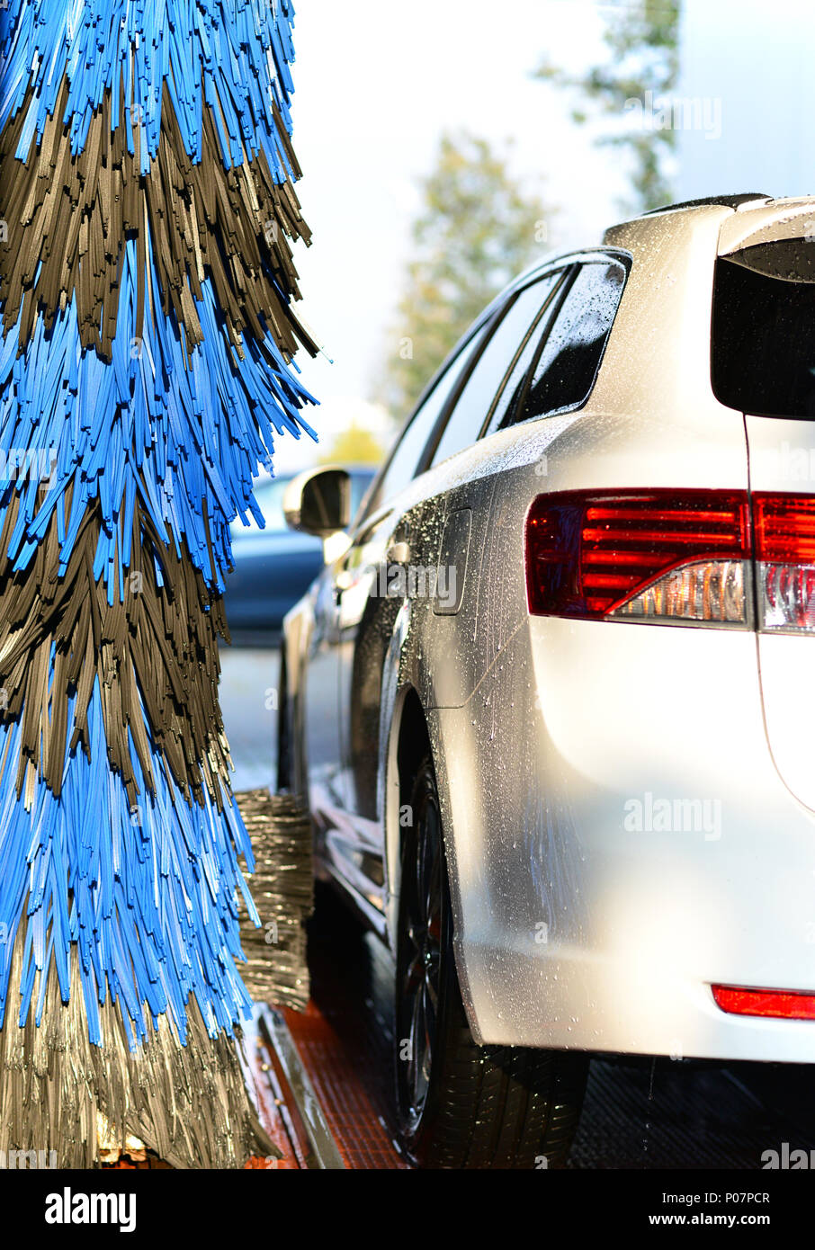 Système de lavage de voiture - lavage automatique d'un véhicule Banque D'Images