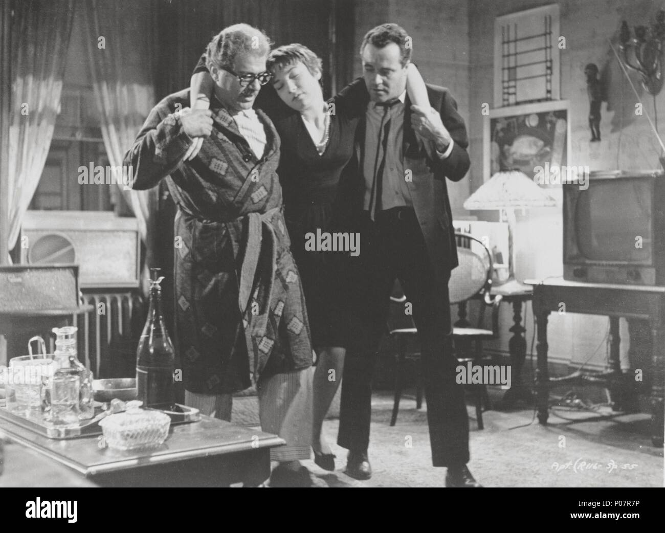 Titre original : L'appartement. Titre en anglais : L'appartement. Directeur du film : Billy Wilder. Année : 1960. Stars : Jack Lemmon, Shirley Maclaine ; JACK KRUSCHEN. Credit : United Artists / Album Banque D'Images