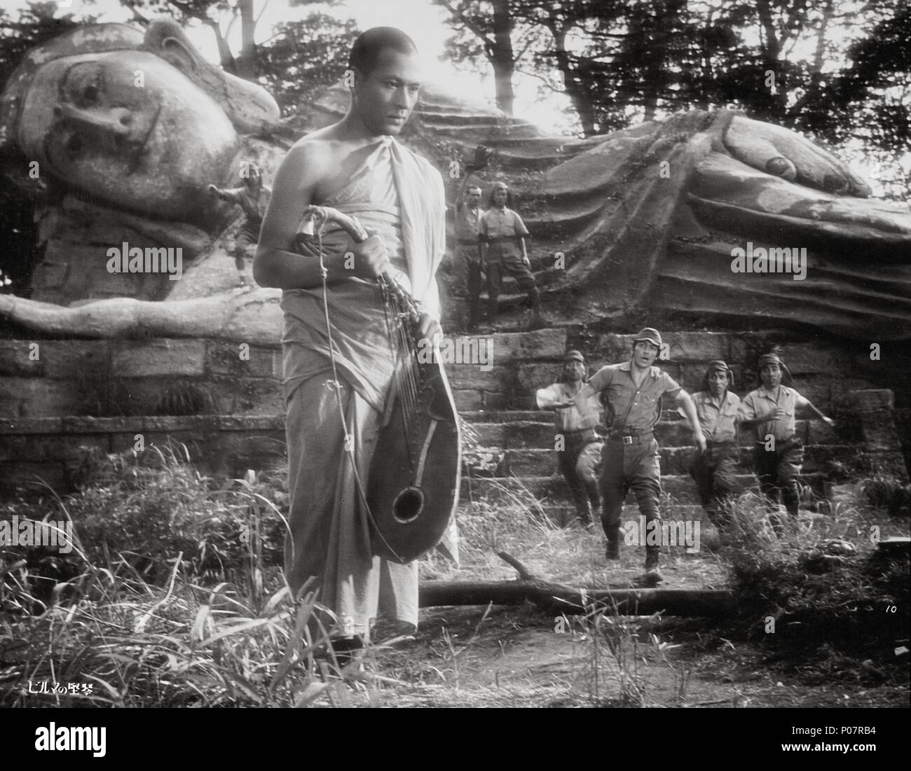 Titre original : BIRUMANO TATEGOTO. Titre en anglais : harpe birmane, LA. Directeur de film : KON ICHIKAWA. Année : 1956. Stars : SHOJI YASUI. Credit : MASAYUKI TAGARI / Album Banque D'Images