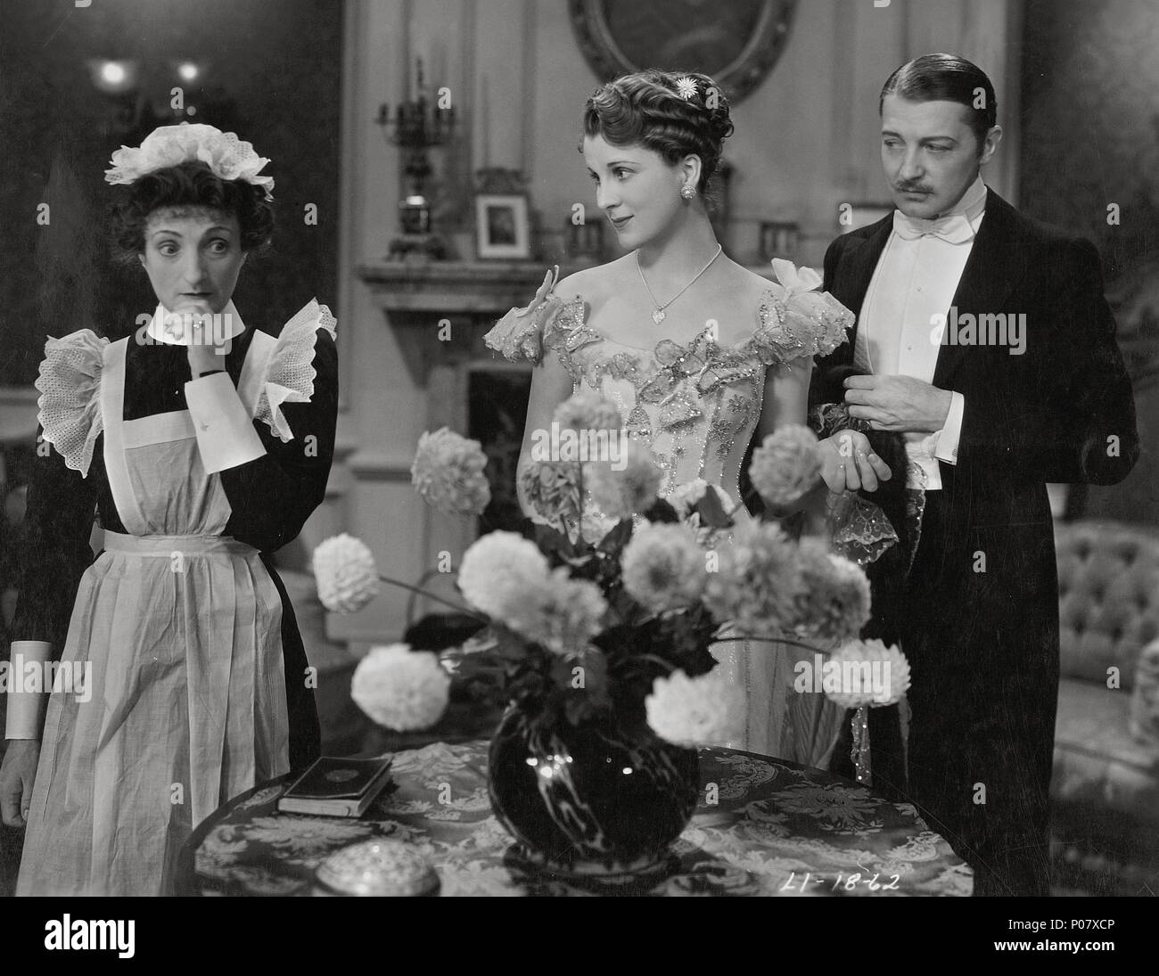 Titre original : CAVALCADE. Titre en anglais : CAVALCADE. Film Réalisateur : Frank Lloyd. Année : 1933. Stars : CLIVE BROOK ; UNA O'CONNOR ; DIANA WYNYARD. Credit : FOX FILMS / Album Banque D'Images