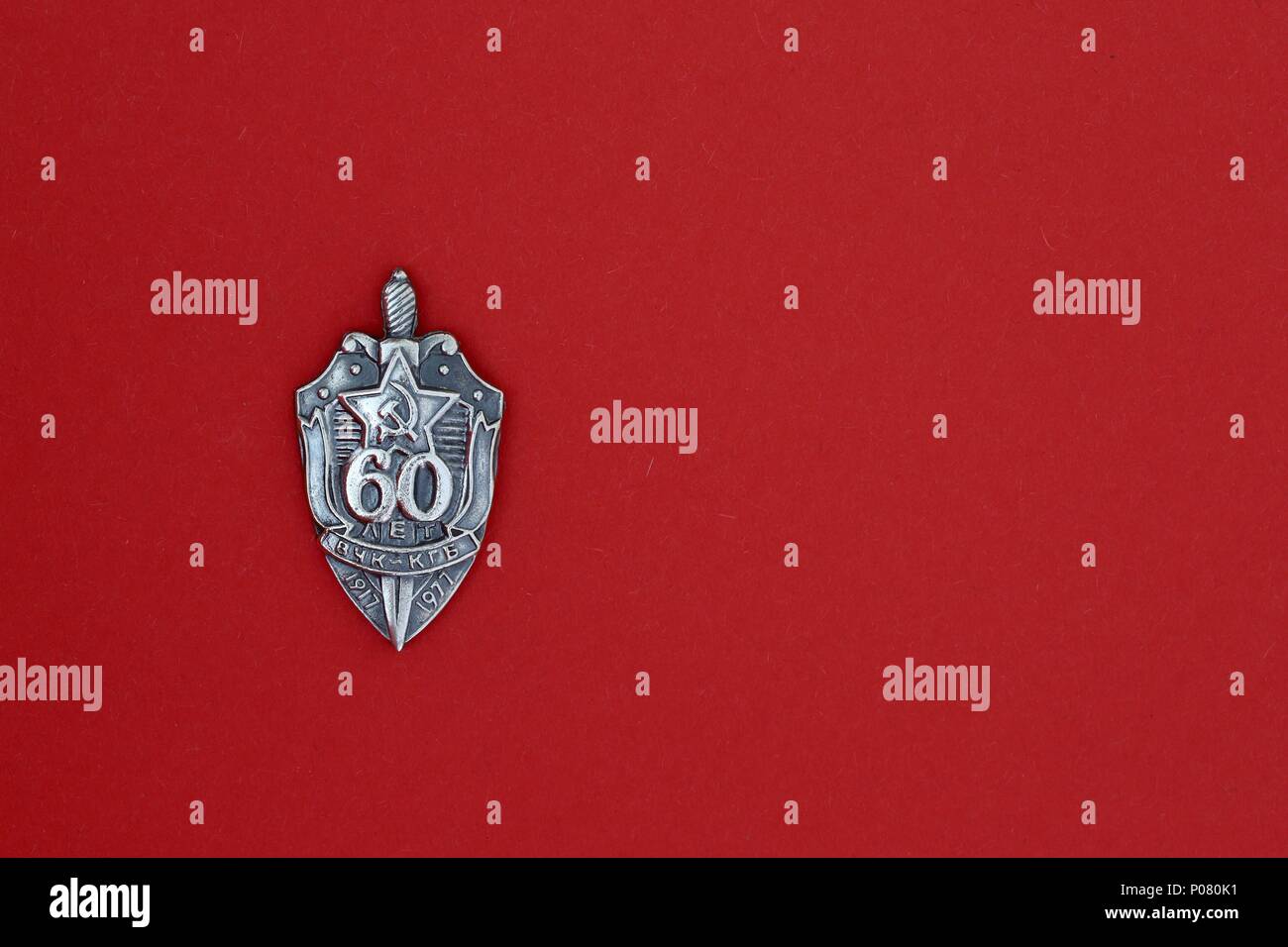 Seul l'insigne du KGB commémorant 60 ans anniversaire. Banque D'Images