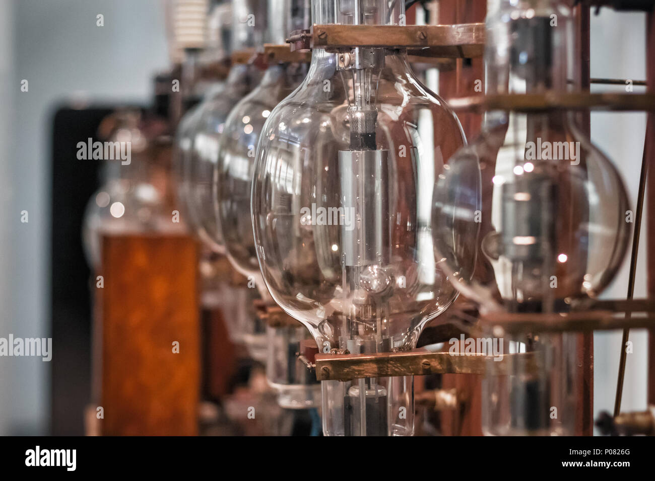 Londres, Royaume-Uni - 17 janvier 2018 - partie principale de Marconi émetteur 1,5 KW, utilisée par la BBC de Londres station 2LO entre 1922 et 1925, sur l'affichage à l'Scienc Banque D'Images