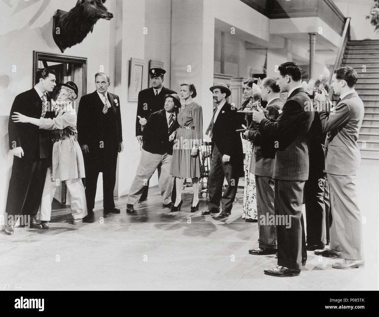 Film Original Titre : Le grand magasin. Titre en anglais : Le grand magasin. Directeur de film : CHARLES REISNER. Année : 1941. Stars : Harpo Marx, Chico Marx, Groucho Marx. Credit : M.G.M / Album Banque D'Images