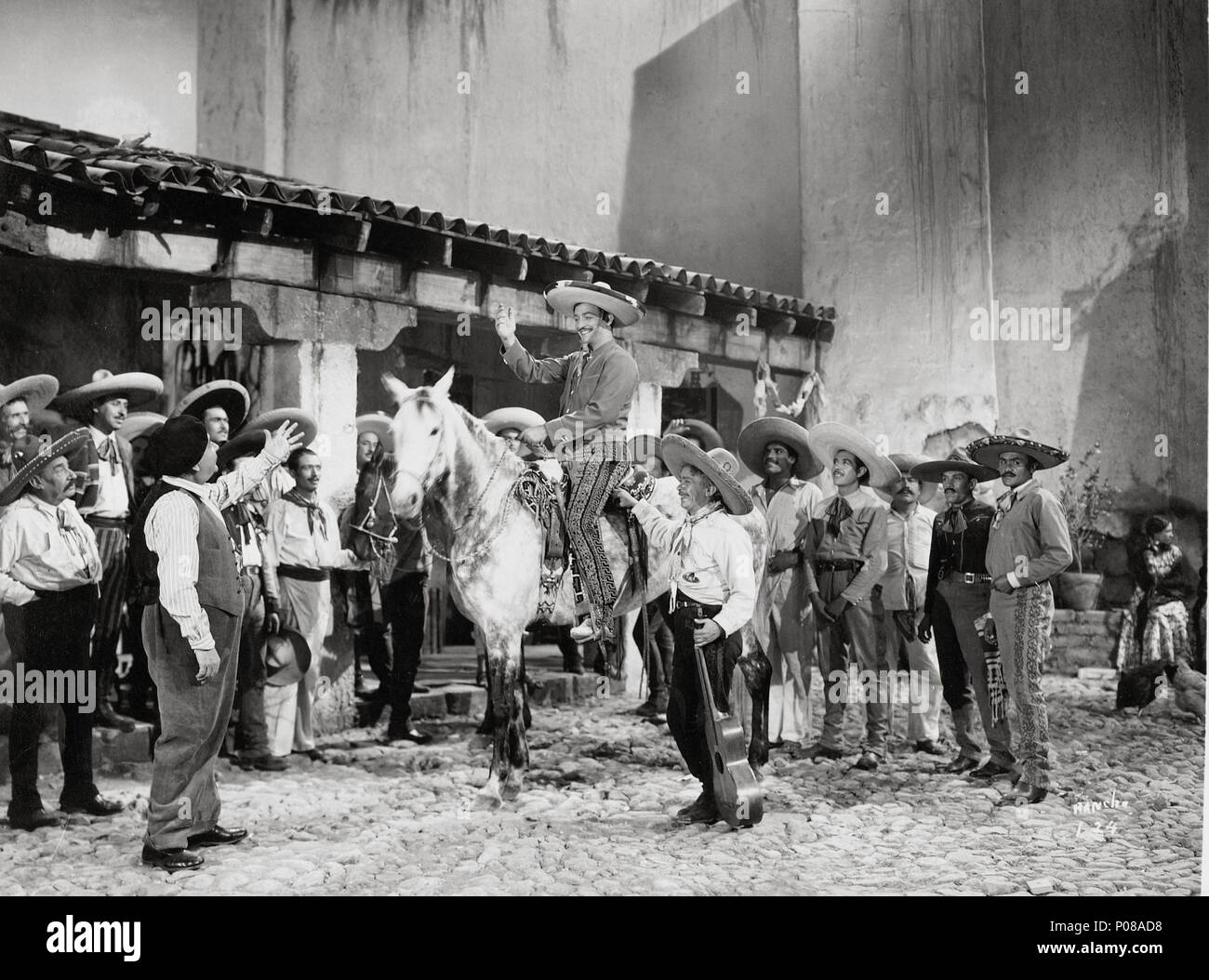 Titre original : ALLA EN EL RANCHO GRANDE. Titre en anglais : OUT SUR LE GRAND RANCH. Film Réalisateur : Fernando DE FUENTES. Année : 1949. Stars : Jorge Negrete. Credit : PRODUCCIONES GROVAS / Album Banque D'Images