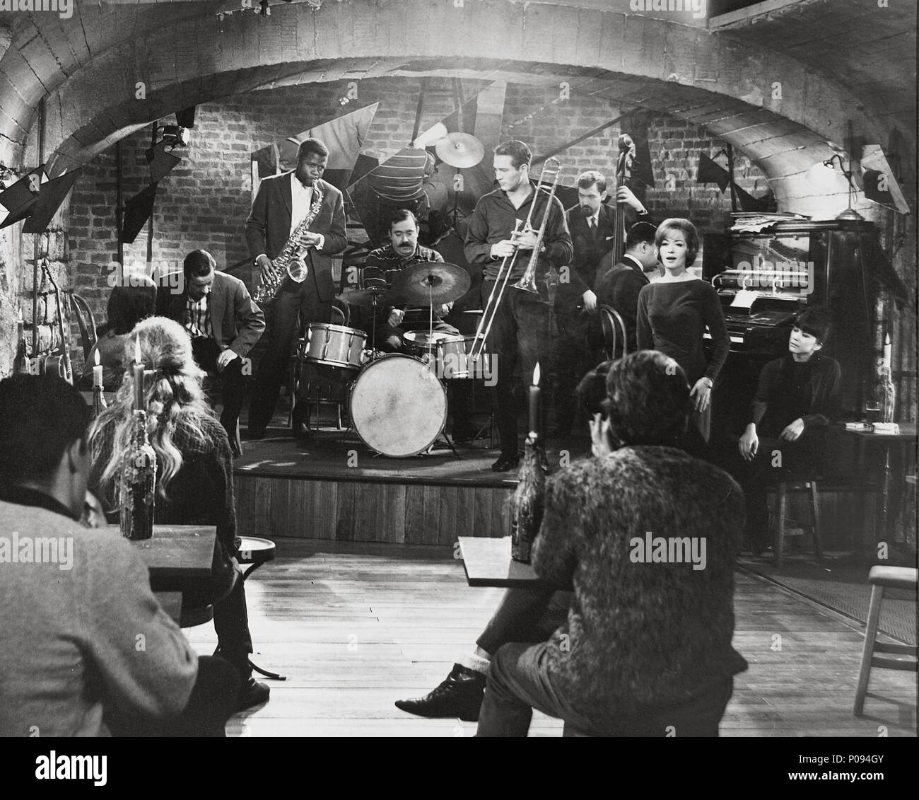 Film Original Titre : PARIS BLUES. Titre en anglais : PARIS BLUES. Film Directeur : MARTIN RITT. Année : 1961. Stars : Paul Newman ; Sidney Poitier. Credit : United Artists / Album Banque D'Images