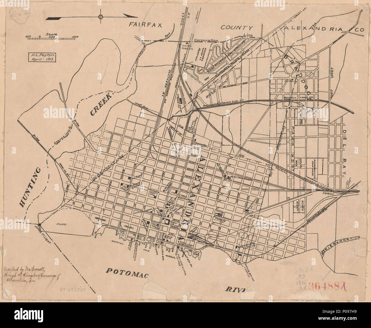 . Anglais : Copiez annotées dans l'encre noire : reçu par M. Gosnell au travers de la Chambre de Commerce d'Alexandrie, en Virginie Bureau américain du recensement n° gravé sur : 36488X. Orientés vers le nord à la droite. LC : imparfaite copie déchirée sur les bords de feuille. Accessible également sur le site Web de la Bibliothèque du Congrès comme une image raster. DCP . [Alexandria, en Virginie. 1915. Alexandria (Virginie). Office de tourisme de ville ; ingénieur de Peyton, H. L. (Harrie L.) ; United States. Bureau of the Census 278 Alexandria, Virginia LOC 89692507 Banque D'Images