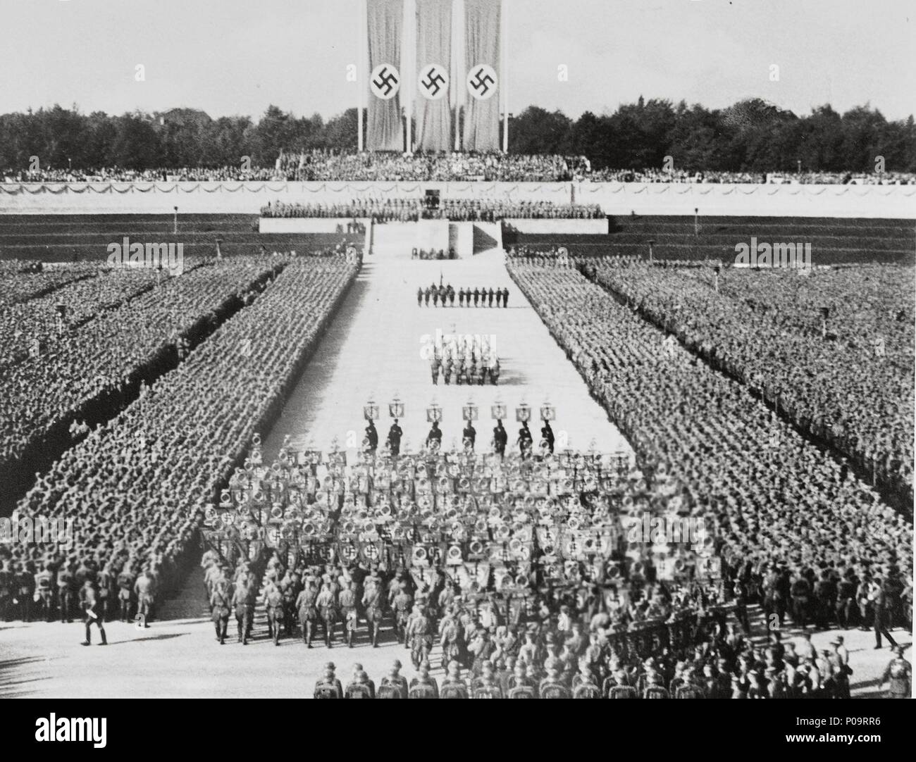 Le Triomphe De La Volonte Leni Riefenstahl Titre original : TRIUMPH DES WILLENS. Titre en anglais : TRIOMPHE DE LA  VOLONTÉ. Directeur de film : Leni Riefenstahl. Année : 1935 Photo Stock -  Alamy