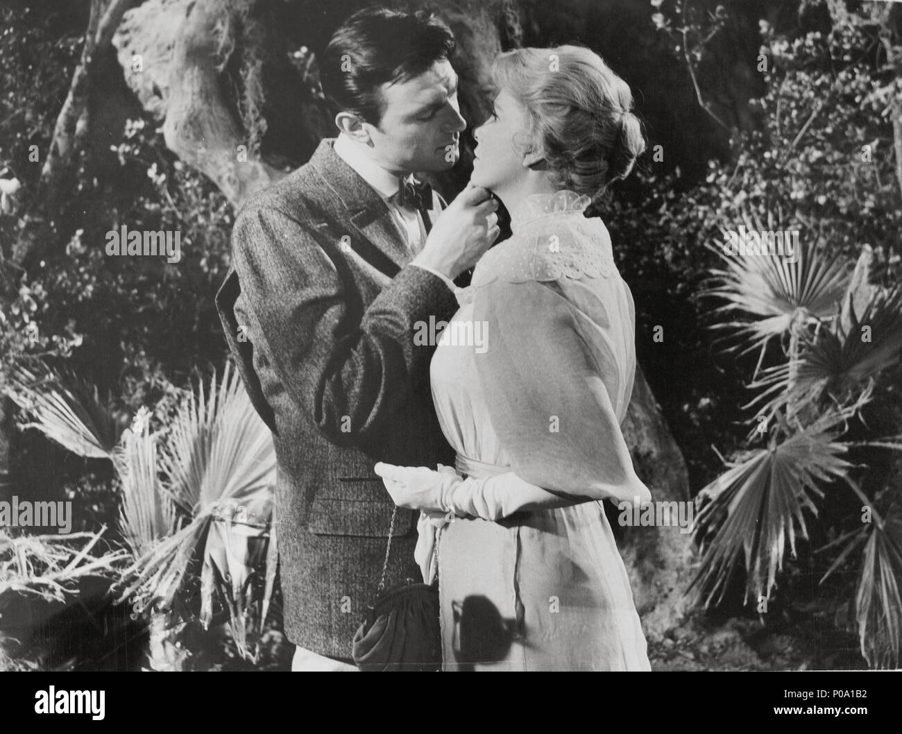 Titre original : l'ÉTÉ ET DE LA FUMÉE. Titre en anglais : l'ÉTÉ ET DE LA FUMÉE. Directeur de film : PETER GLENVILLE. Année : 1961. Stars : GERALDINE PAGE. Credit : PARAMOUNT PICTURES / Album Banque D'Images