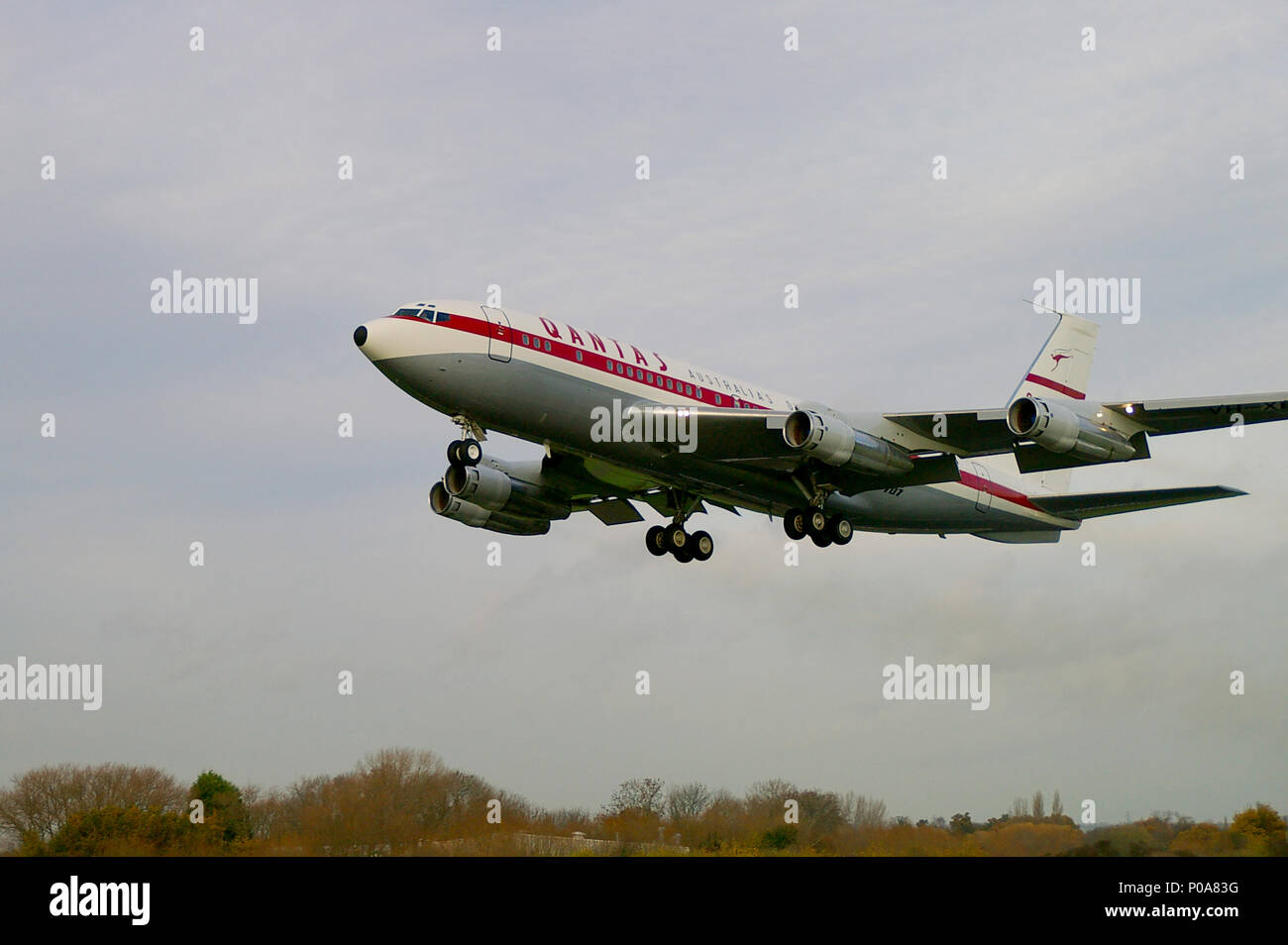 QANTAS Boeing 707 VH-XBA (anciennement VH-EBA) qui fut le premier avion de ligne à réaction de la compagnie aérienne, décollant de l'aéroport de Southend après restauration. Volé 1959 Banque D'Images