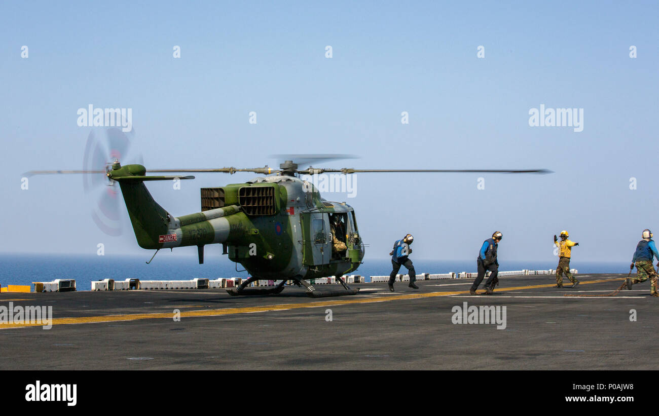130915-M-SO289-014 . 16 septembre 2013, 04:25:37. Le Sgt. Christopher Q. Pierre, 26e MEU/Caméra de combat 1 Parution UK Army Air Corps Westland Lynx XZ670 sur l'USS Kearsarge (9800931284) Banque D'Images
