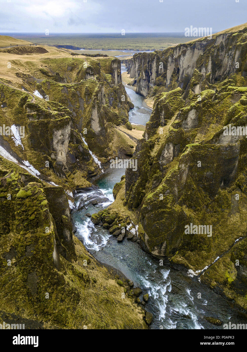 Fjaðrárgljúfur Canyon, gorge profonde, la roche de tuf, près de Kirkjubaer sur la côte sud, le sud de l'Islande, Islande Banque D'Images