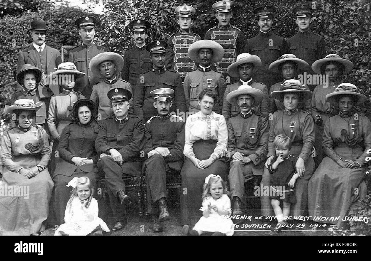 . Anglais : une visite de 1914 chanteurs antillais à Southsea, Hampshire, Angleterre. . 31 décembre 2015, 05:46:26. Photographe et éditeur : Thomas Humphries, 237 route de Fawcett, Southsea, l'Angleterre. Humphries' entreprise photographique a prospéré entre 1911 et 1937. 41914 Visite de West Indian chanteurs à Southsea, Hampshire, Angleterre Banque D'Images