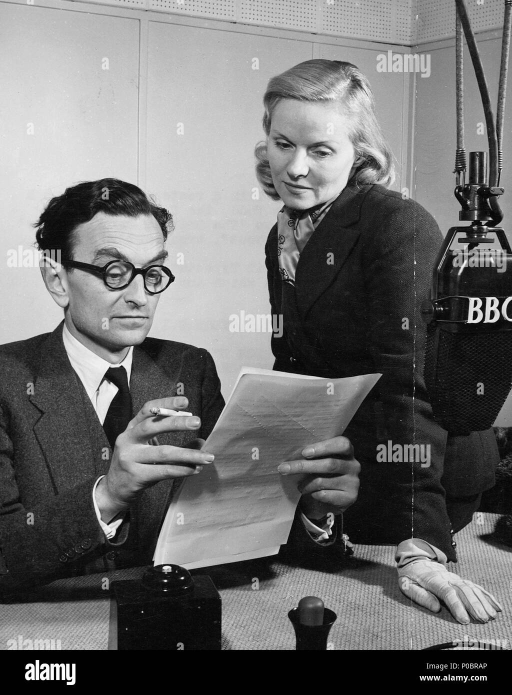 Titre original : MADELEINE. Titre en anglais : MADELEINE. Directeur du film : David Lean. Année : 1950. Stars : DAVID LEAN ; Ann Todd. Credit : CINEGUILD / GRADE / Album Banque D'Images