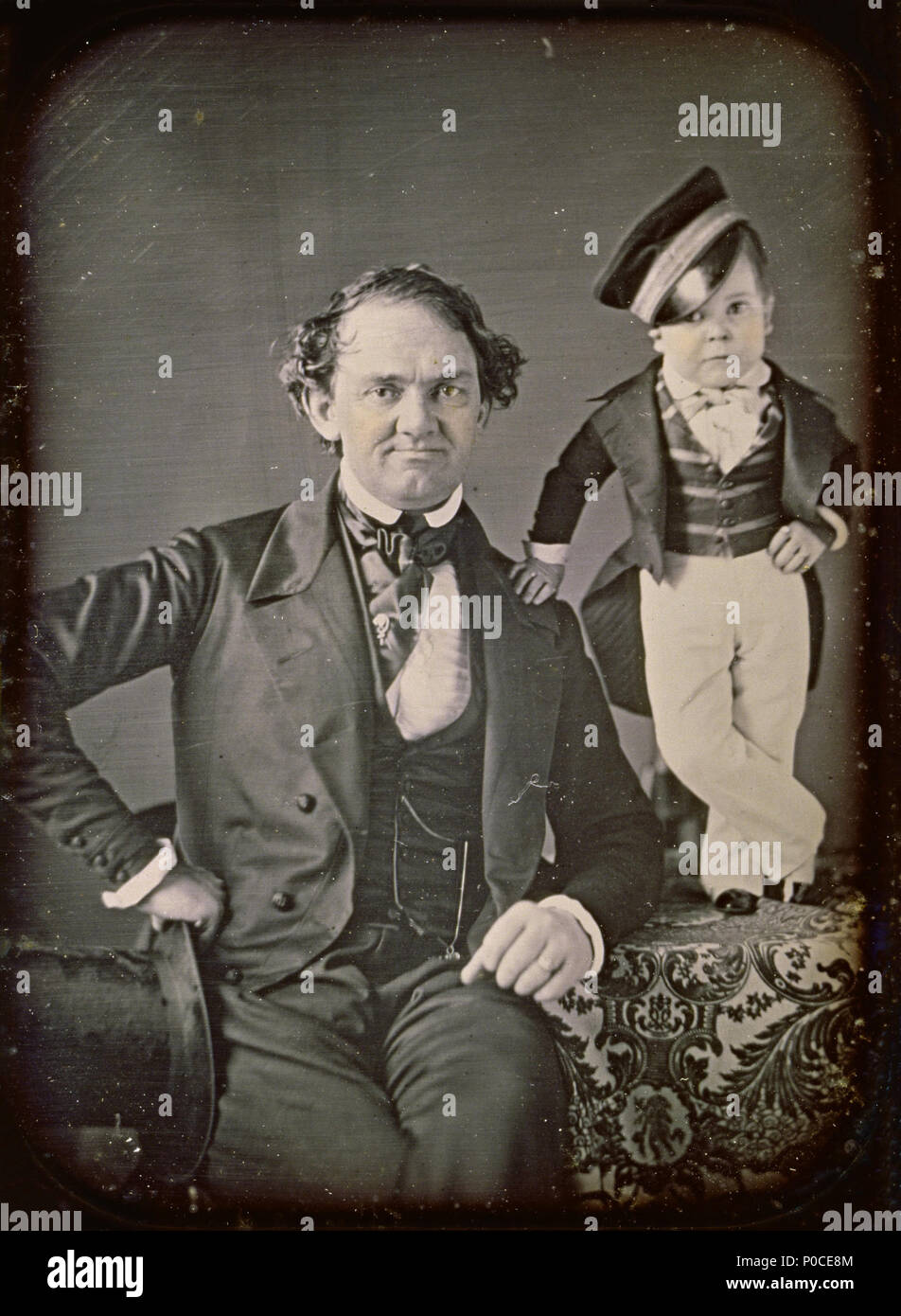 . P.T. Barnum et Général Tom Thumb . vers 1850 90 Samuel racine ou Marc Aurèle racine - P.T. Barnum et Général Tom Thumb - Google Art Project-culture Banque D'Images . P.T. Barnum et Général Tom Thumb . vers 1850 90 Samuel racine ou Marc Aurèle racine - P.T. Barnum et Général Tom Thumb - Google Art Project-culture Banque D'Images