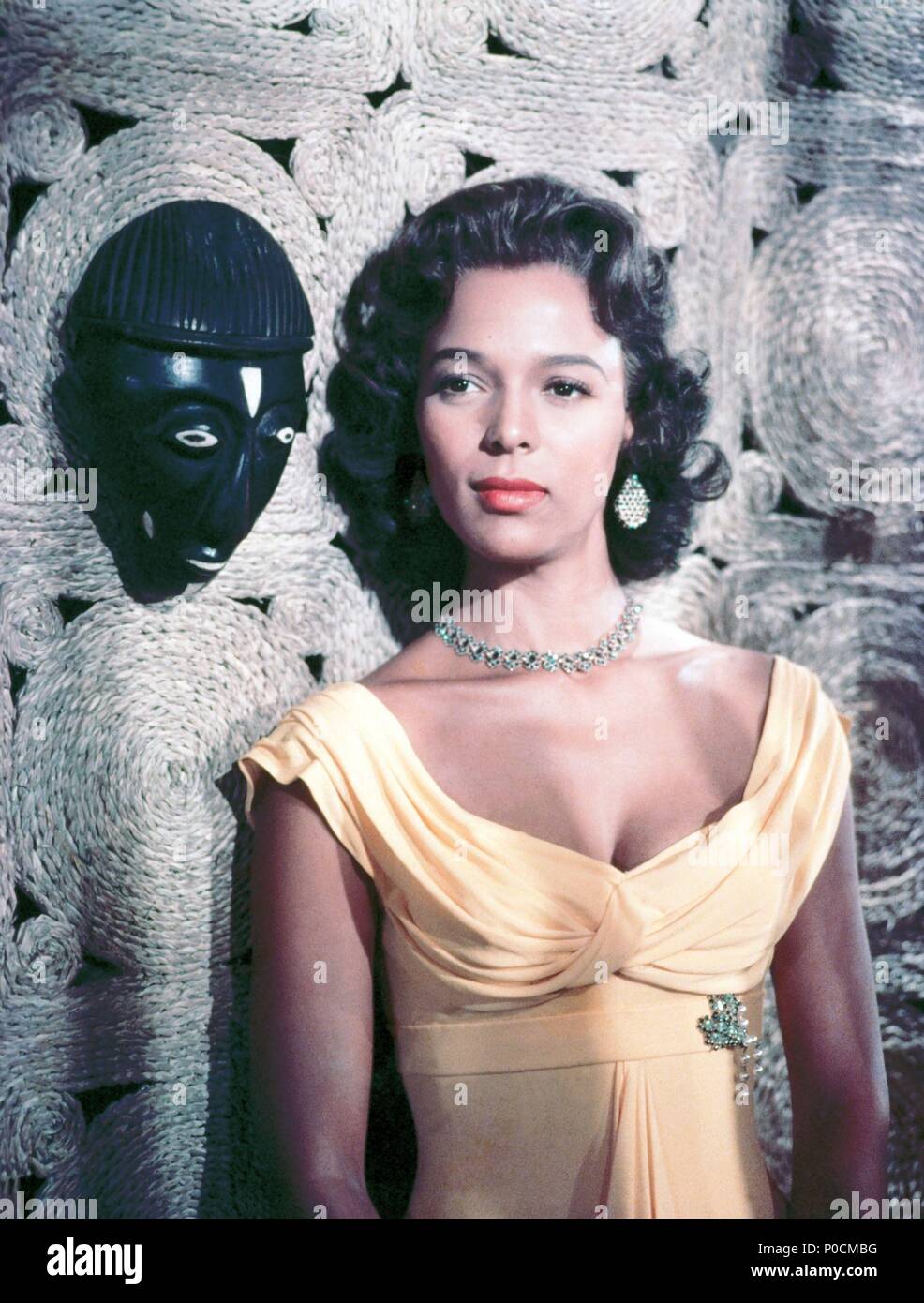 Titre du film d'origine : ÎLE AU SOLEIL. Titre en anglais : ÎLE AU SOLEIL. Film Réalisateur : ROBERT ROSSEN. Année : 1957. Stars : DOROTHY DANDRIDGE. Crédit : 20TH CENTURY FOX / Album Banque D'Images