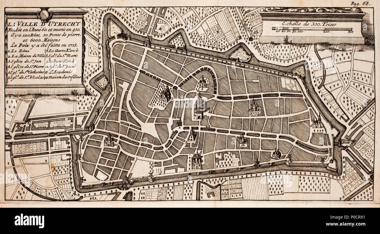 . English : Plan d'Utrecht, Pays Bas. (Légende :) La Ville d'Utrecht. Fondée en l'année 60, et murée en 930, il y a 120. Rües, 50. Ponts de pierre, et 6000. Maisons. La paix y a êté faitte en 1713. 1. Le Dôme. 2. La Maison de ville 3. Eglise de St Jan 4. Église de Saint-Pierre 5. Egle. de Ste. Catherine 6. Egle. de Saint Nicolas 7. Le Geerte Kerck 8. Egle. de Ste. Marie 9. Le Verzwijging Kerck 10. Egle. de St Jacob 11. LAcademie 12 Maison des Orfelins. Weert Poort, Tollesteeg Wittevrouwe Poort, Poort, Catherine Poort, le Mail, le Rhin. L'Echelle de 300. Toises. Anglais : Site de la ville d'Utrecht, les Pays-Bas Banque D'Images
