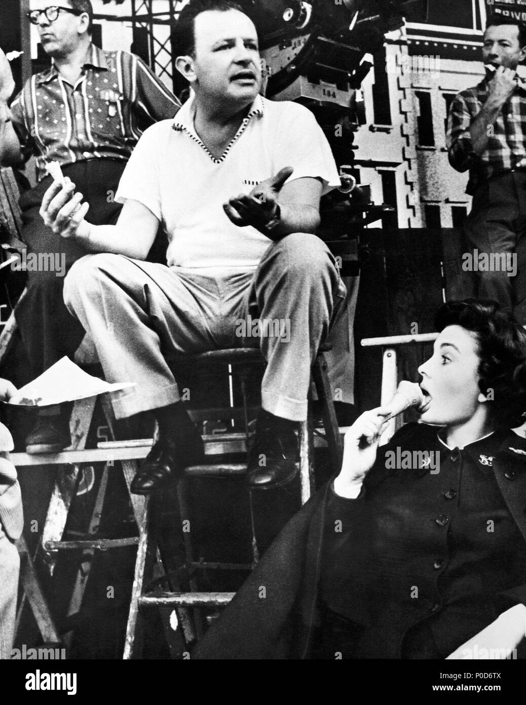 Titre original : GUYS AND DOLLS. Titre en anglais : GUYS AND DOLLS. Directeur de film : JOSEPH L. MANKIEWICZ. Année : 1955. Stars : JEAN SIMMONS ; JOSEPH L. MANKIEWICZ. Credit : M.G.M/Samuel Goldwyn / Album Banque D'Images