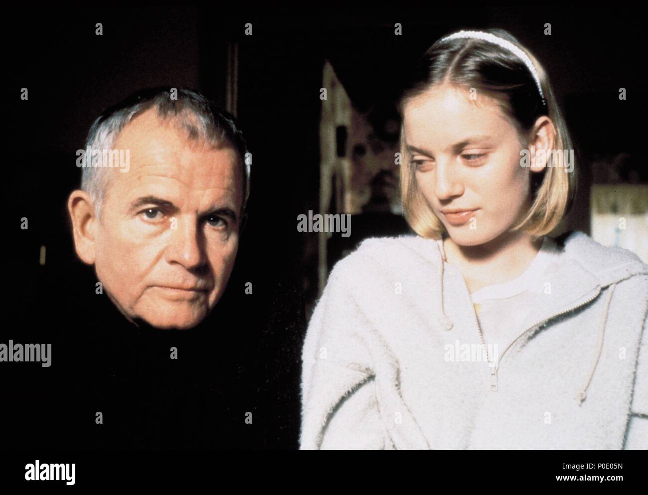 Titre original : THE SWEET HEREAFTER. Titre en anglais : THE SWEET HEREAFTER. Directeur de film : ATOM EGOYAN. Année : 1997. Stars : Sarah Polley, Ian Holm. Credit : FINE LIGNE FONCTIONNALITÉS / Album / Johnnie Eisen, Banque D'Images