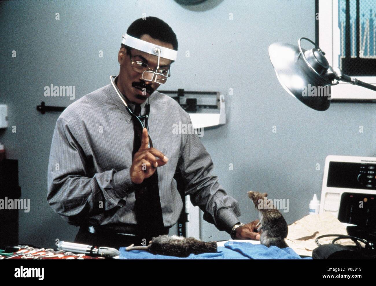 Titre original : DR. DOLITTLE. Titre en anglais : DR. DOLITTLE. Directeur de film : BETTY THOMAS. Année : 1998. Stars : Eddie Murphy. Crédit : 20TH CENTURY FOX / BRAY, PHIL / Album Banque D'Images