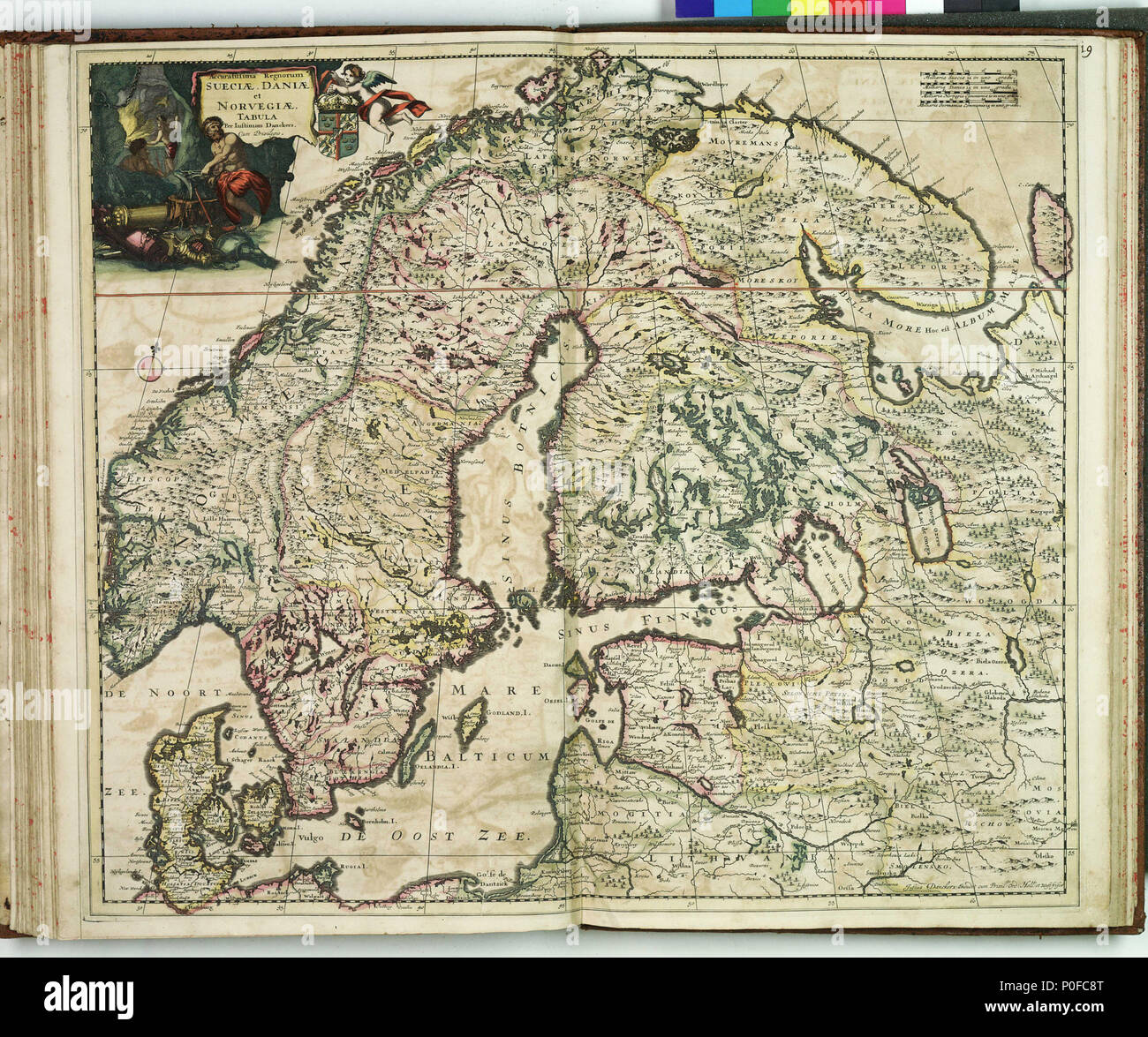. Anglais : Accuratissima regnorum Sveciae Daniae Novegiae tabulaBound, et feuille. Part col engr. Échelle : [ca. 1:3 750 000 (lat)]. Remarque : les frontières cartographiques a obtenu pour la latitude et la longitude. Projection sphérique. Échelle en suédois, danois, norvégien et allemand miles. D'autres endroits : Scandinavie. Table des matières Note : Titre décorée d'une scène dans une forge de l'armurerie. Un site lié à Justus van' Atlas, sans date, vers 1680. PBB6190, 1703, Atlas Van Sveciae . vers 1680. Justus van 258 ; van Accuratissima regnorum Sveciae Daniae, et Novegiae tabula RMG F8181 Banque D'Images