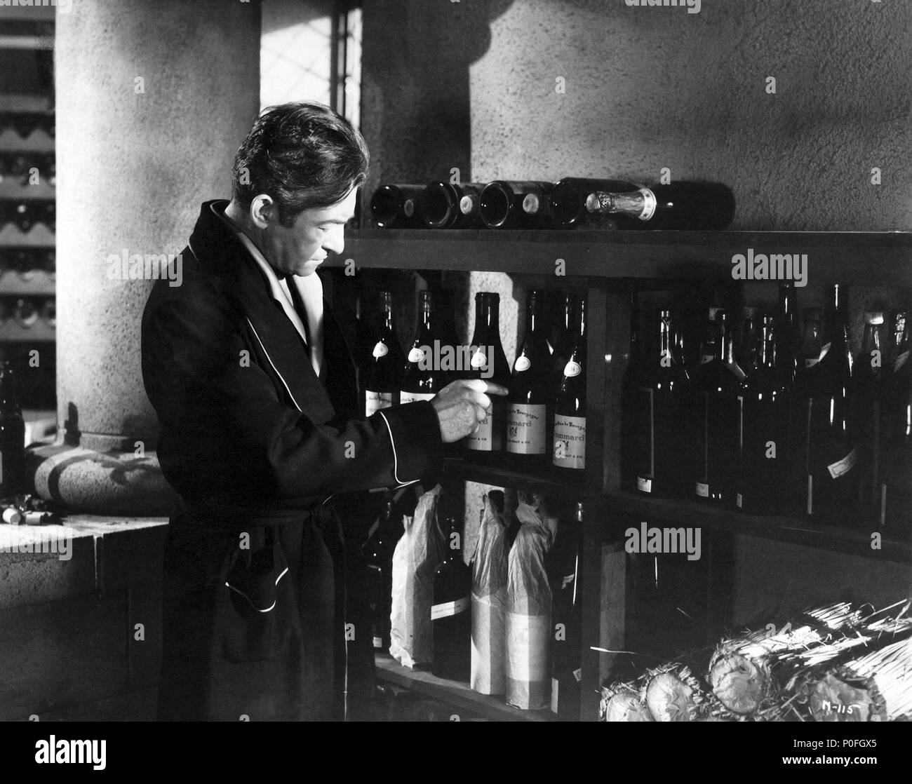 Titre original : tristement célèbre. Titre en anglais : tristement célèbre. Film Réalisateur : Alfred Hitchcock. Année : 1946. Stars : CLAUDE RAINS. Credit : RKO Radio Pictures / Album Banque D'Images