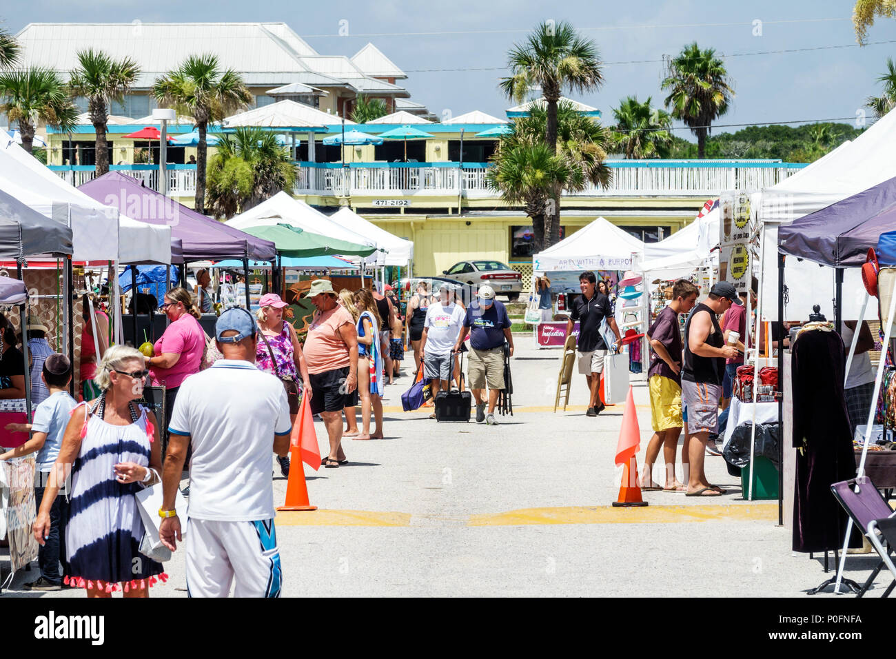 Floride,FL Sud,Saint St. Augustine Beach,marché aux puces fermiers,vendeur vendeurs,stall stands distributeur marchands marché, acheteur buyi Banque D'Images