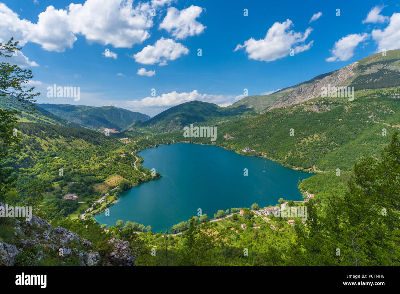 Scanno (L'Aquila, Italie) - Quand la nature est romantique : le lac sous  forme de coeur sur les montagnes des Apennins, dans la région Abruzzes, en  Italie centrale Photo Stock - Alamy