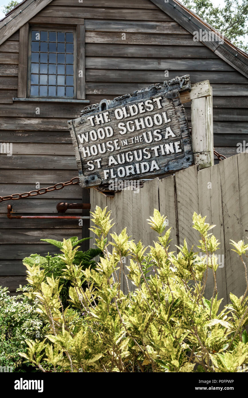 Floride Saint St. Augustine, St. George Street, US plus ancien Wood School House, monument historique, 1716, extérieur, jardin, panneau, FL170730030 Banque D'Images