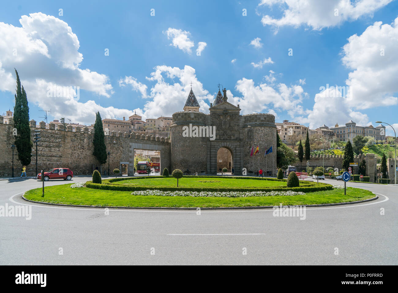 Puerta de Bisagra ou Alfonso VI Gate dans ville de Tolède, Espagne. Banque D'Images