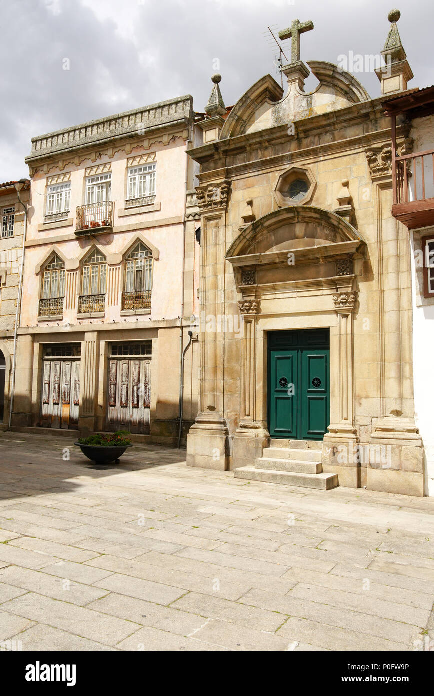 Capela de Stª Baroque Cabeça de Praça de Camões à Chaves, Portugal. Banque D'Images
