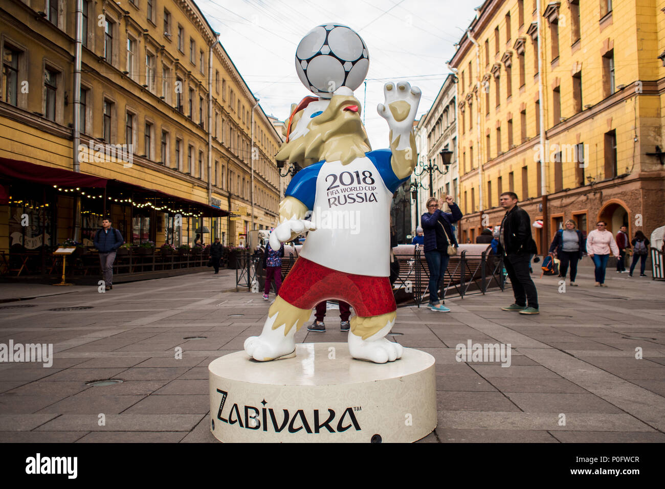 SAINT PETERSBURG, RUSSIE - 08 juin 2018 : symbole de la Coupe du monde sur la rue de Saint-Pétersbourg Banque D'Images