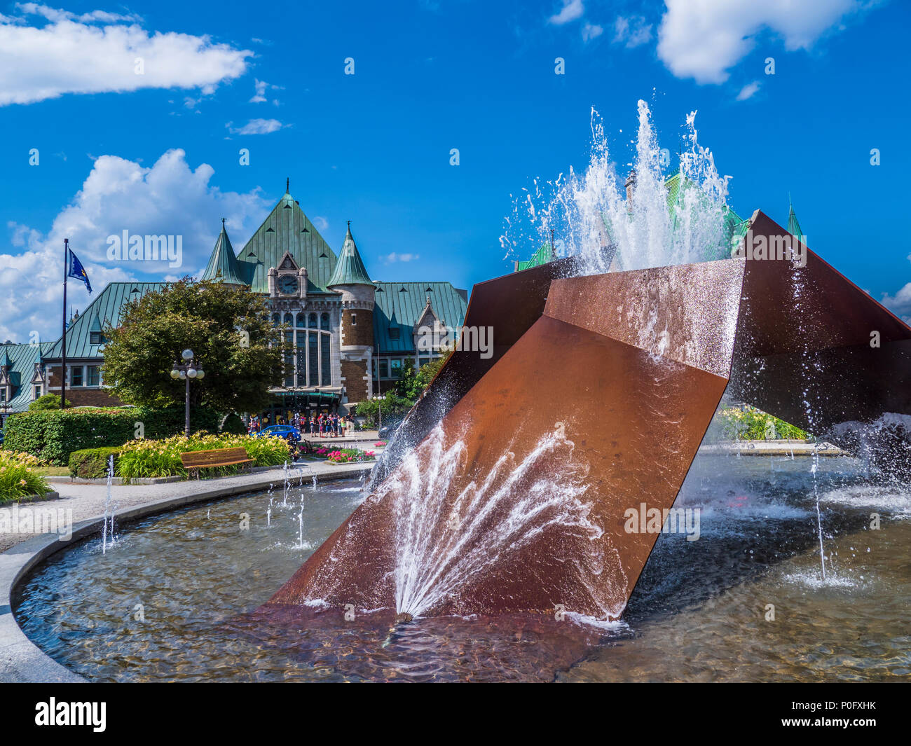 Fontaine dans La Place de la Gare, Vieille Ville, Vieux Québec, Québec, Canada. Banque D'Images