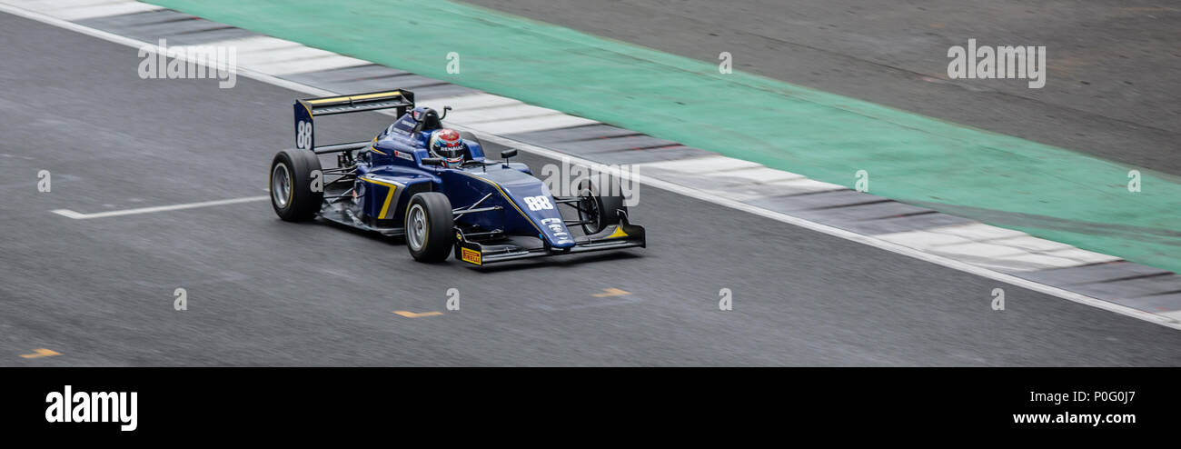 SLIVERSTONE UK - 8 juin 2018 : Renault Sport Academy Sun racer Yue Yang au circuit de Silverstone pour le BRDC 2018 Championnat F3 britannique Banque D'Images
