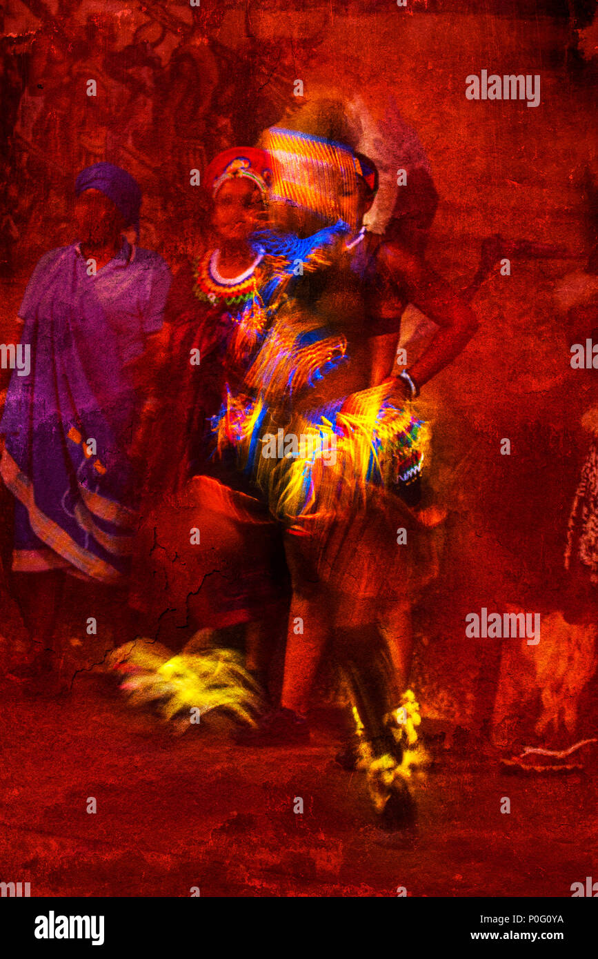 Brillamment colorées danseur africain portrait en mouvement contre un fond texturé rouge Banque D'Images
