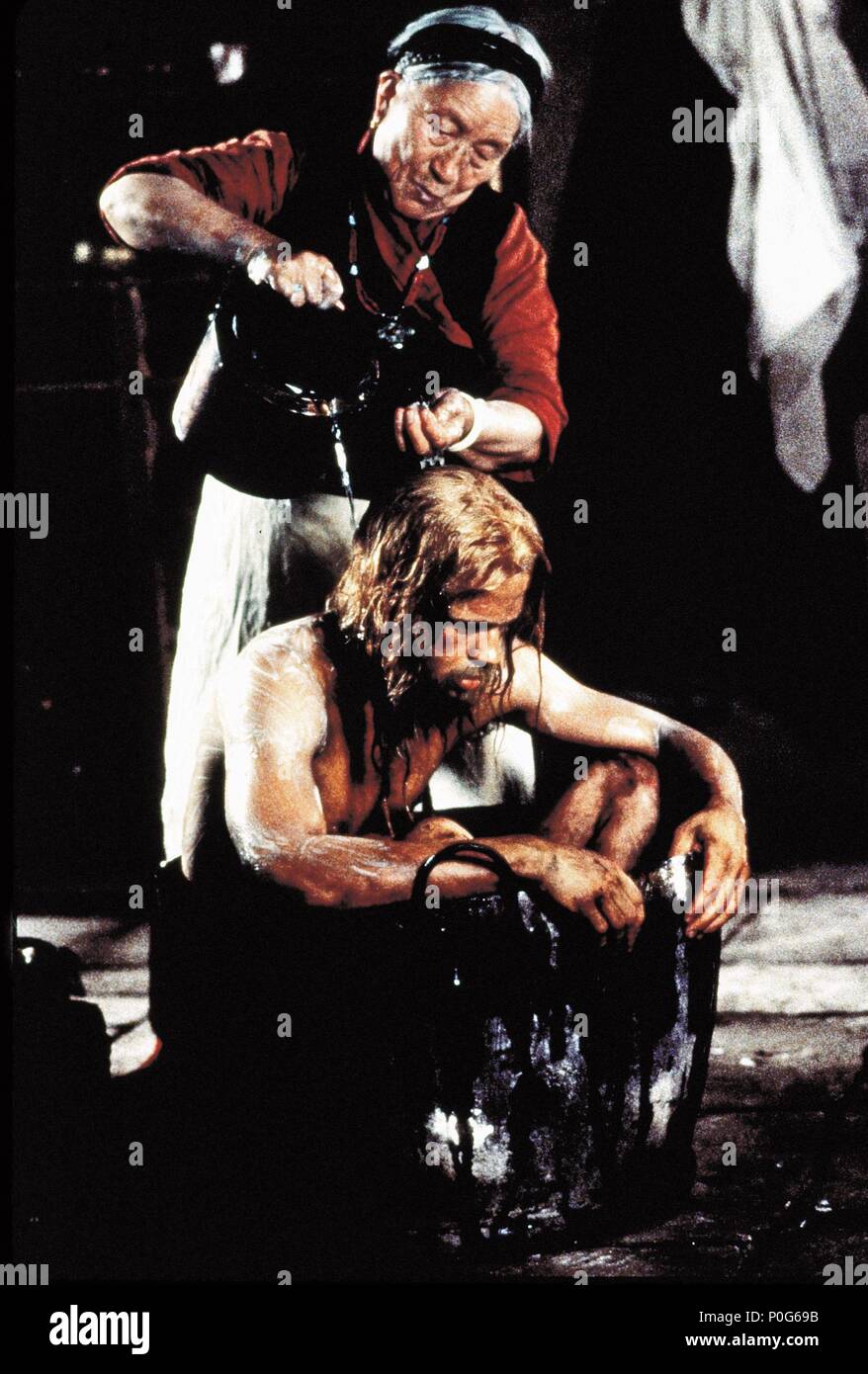 Titre original : sept ans au Tibet. Titre en anglais : sept ans au Tibet. Directeur du film : JEAN-JACQUES ANNAUD. Année : 1997. Stars : Brad Pitt. Credit : MANDALAY / Album d'animation Banque D'Images