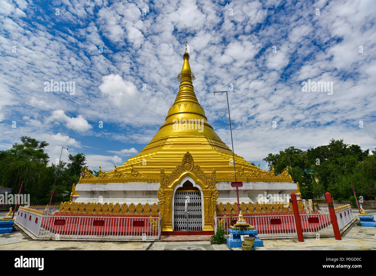 Temple D'Or Du Myanmar À Lumbini, Au Népal Banque D'Images
