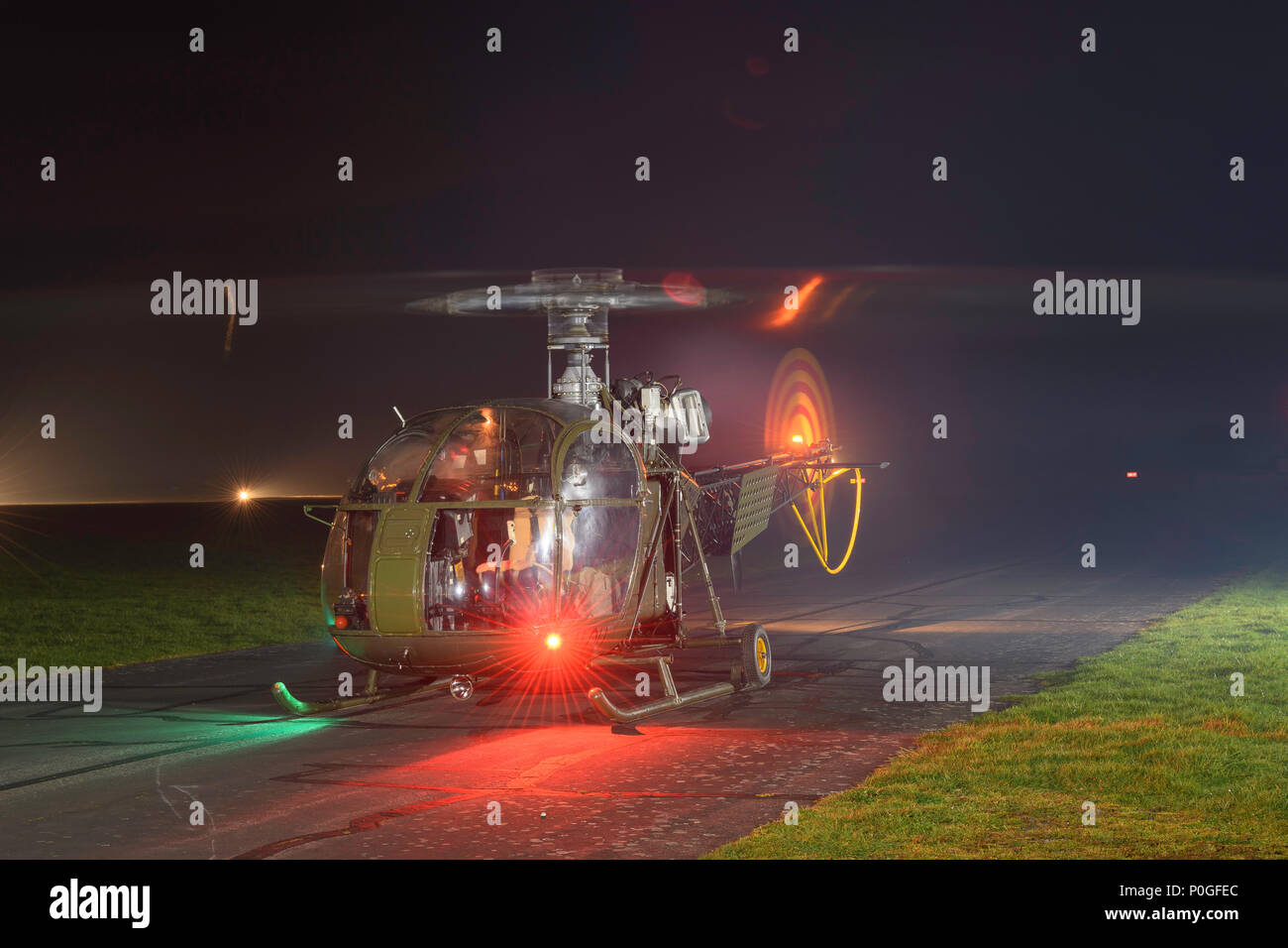 Le vol historique de l'hélicoptère Alouette XR379 vole maintenant que 2-milieu ALOH Wallop Andover Hampshire UK Banque D'Images